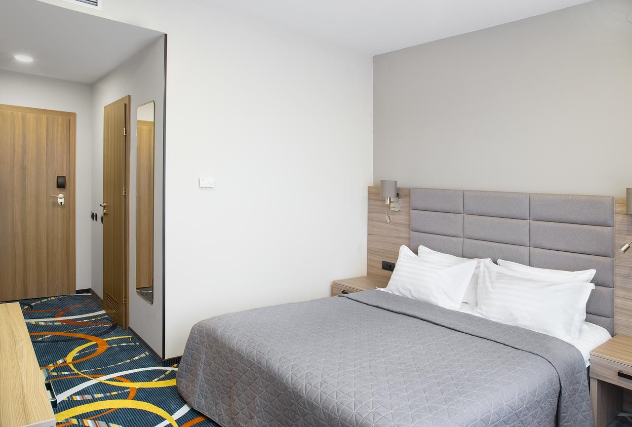 Willing Hotel Мінськ Екстер'єр фото